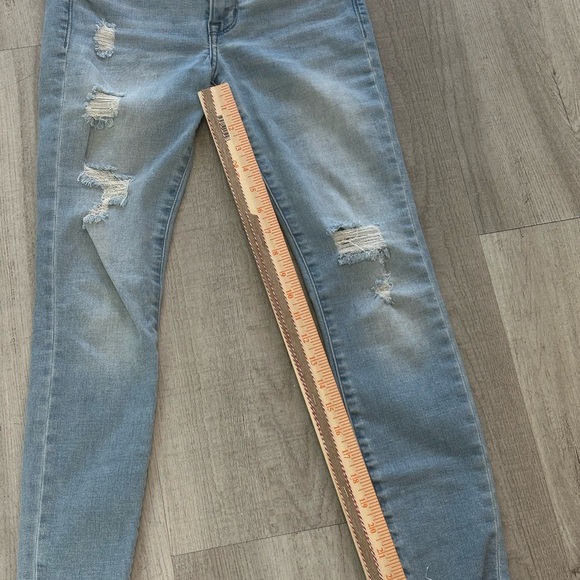 Stylish Blue Distressed Women's Jeans - Picture 8 of 8